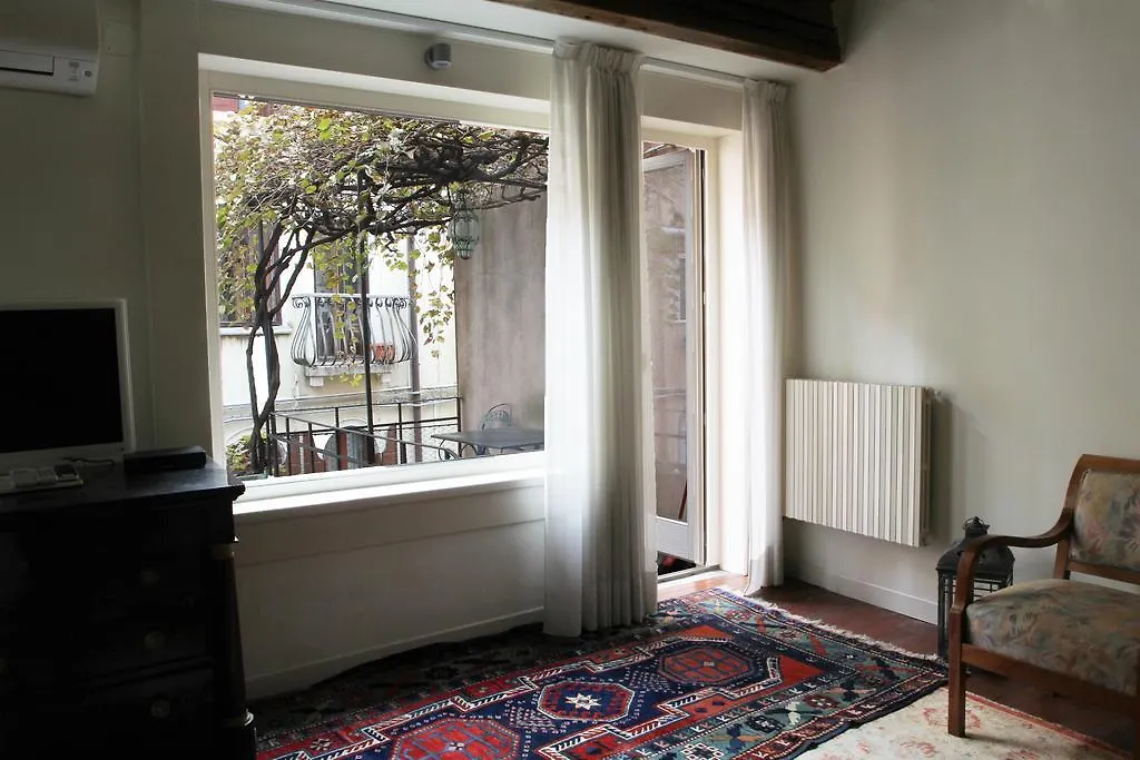 Sarai Apartments Venecia